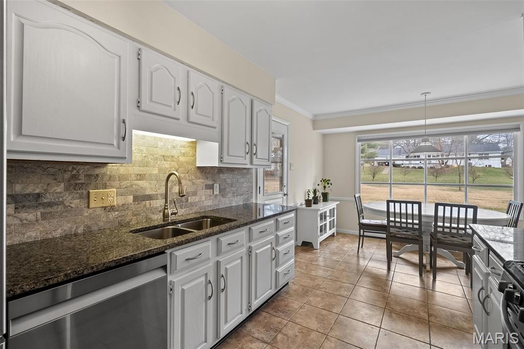 2046 Willow Leaf Drive