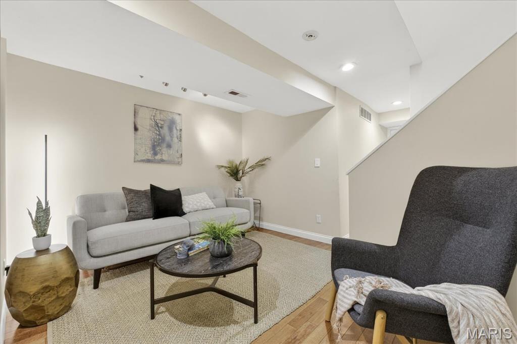 4317 Maryland Avenue Unit: 1E