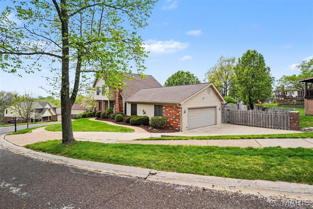 5022 Amber Place Drive