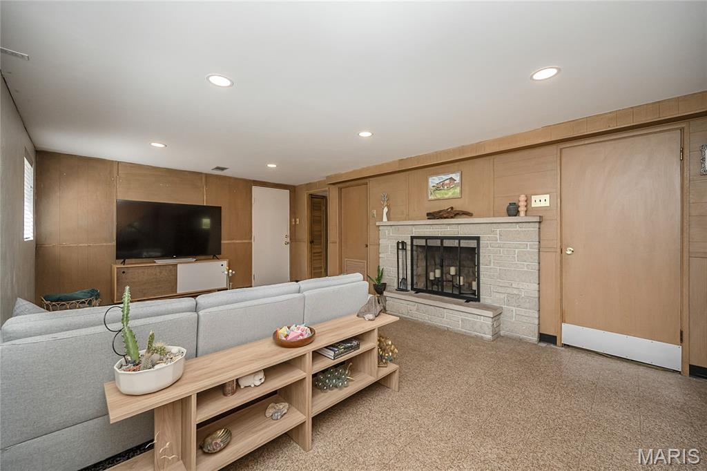 8901 Larchwood Court