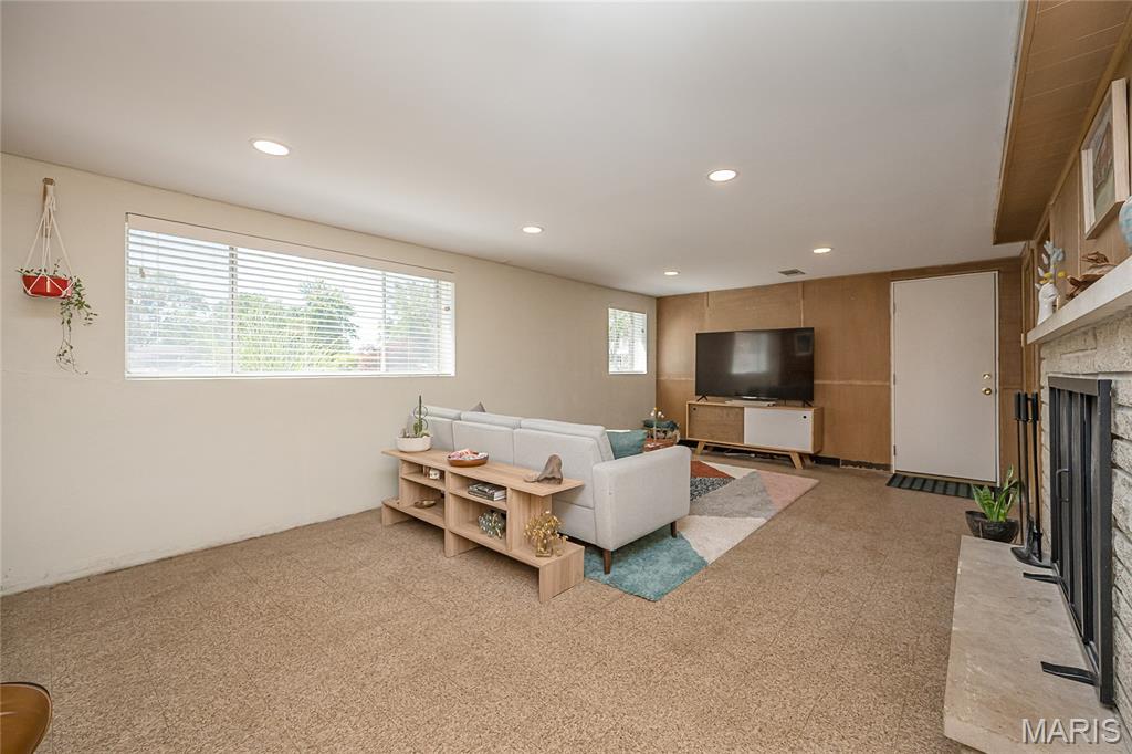 8901 Larchwood Court
