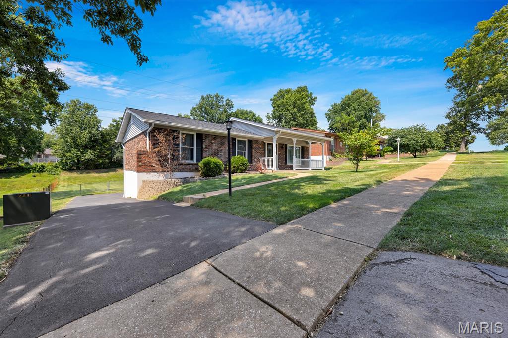 391 Crestbury Drive