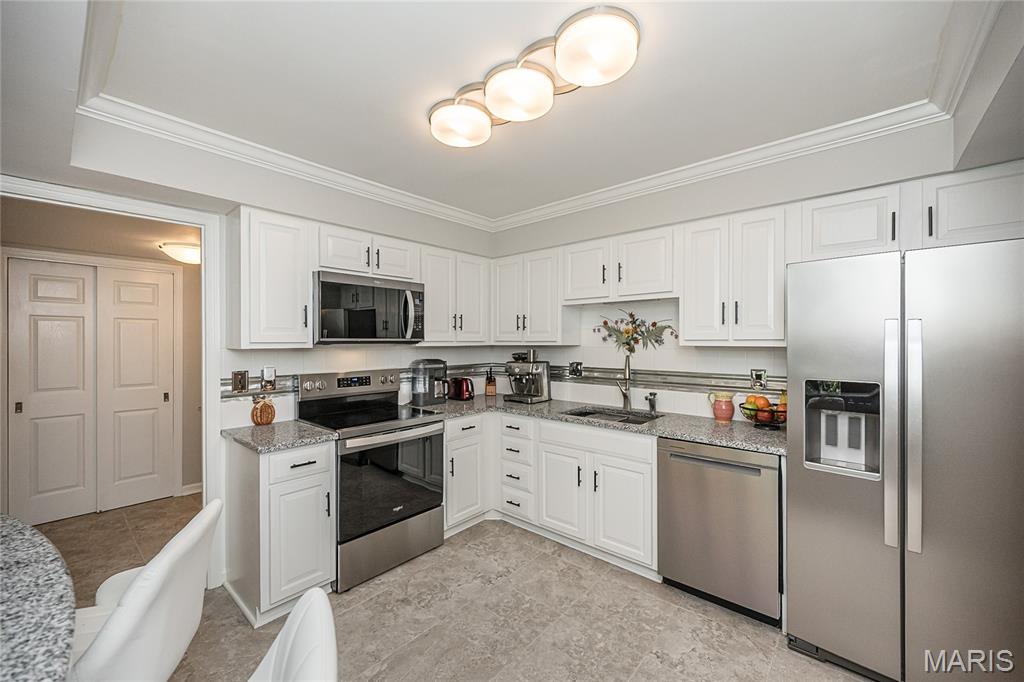 590 Sarah Lane Unit: 401