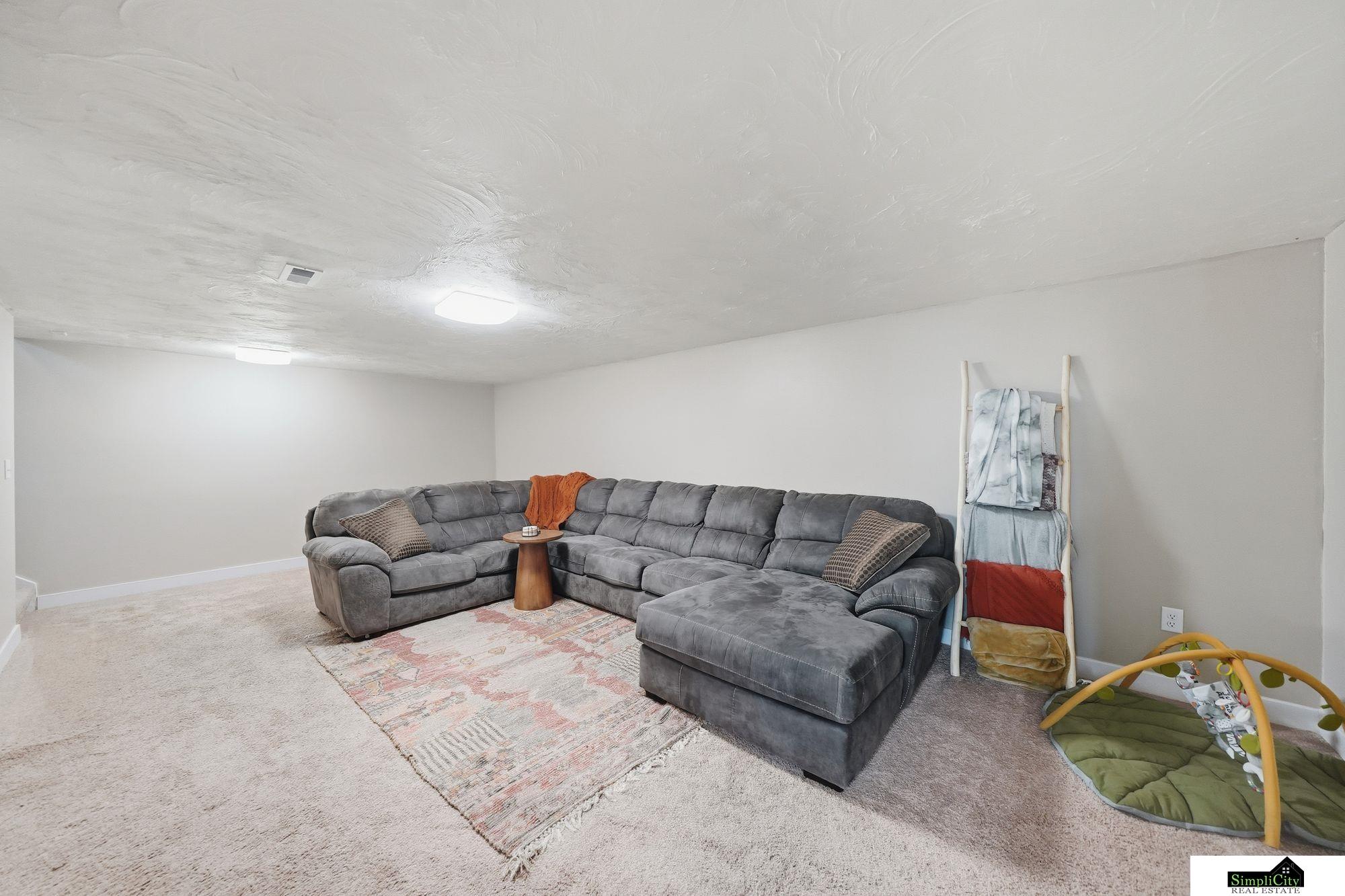 13641 Kenilworth Street