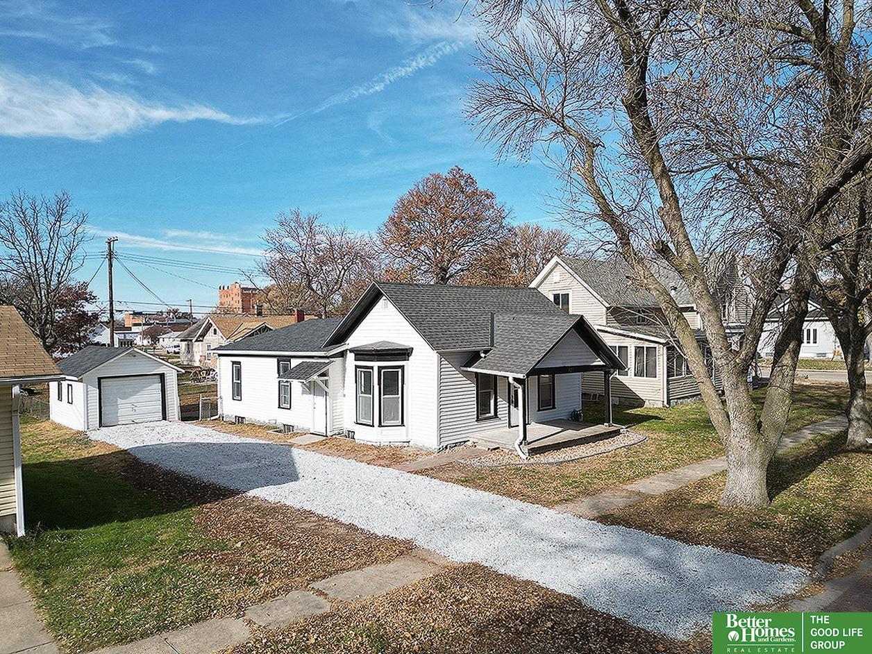321 N Iowa Avenue N