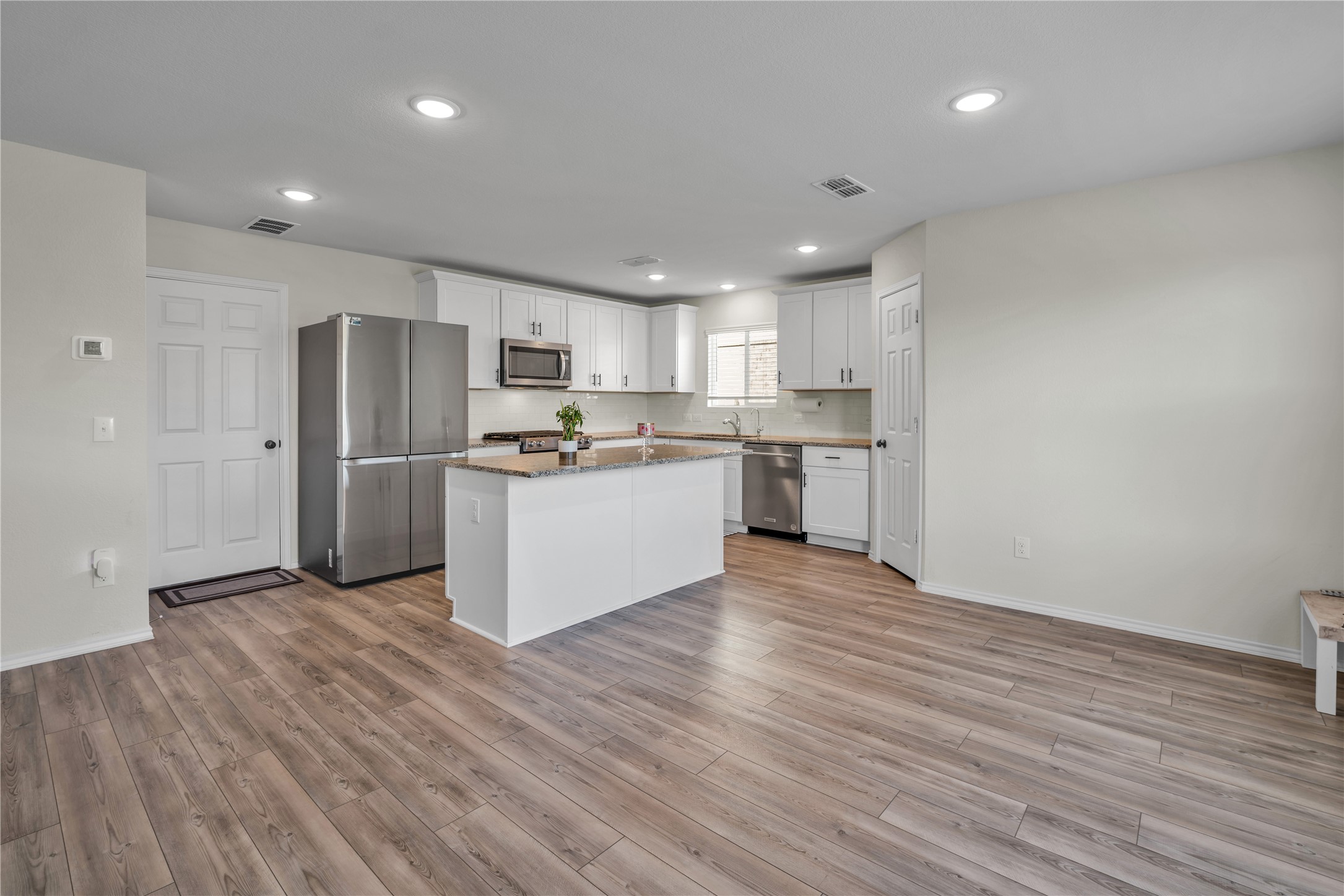 16008 Oracle Lane