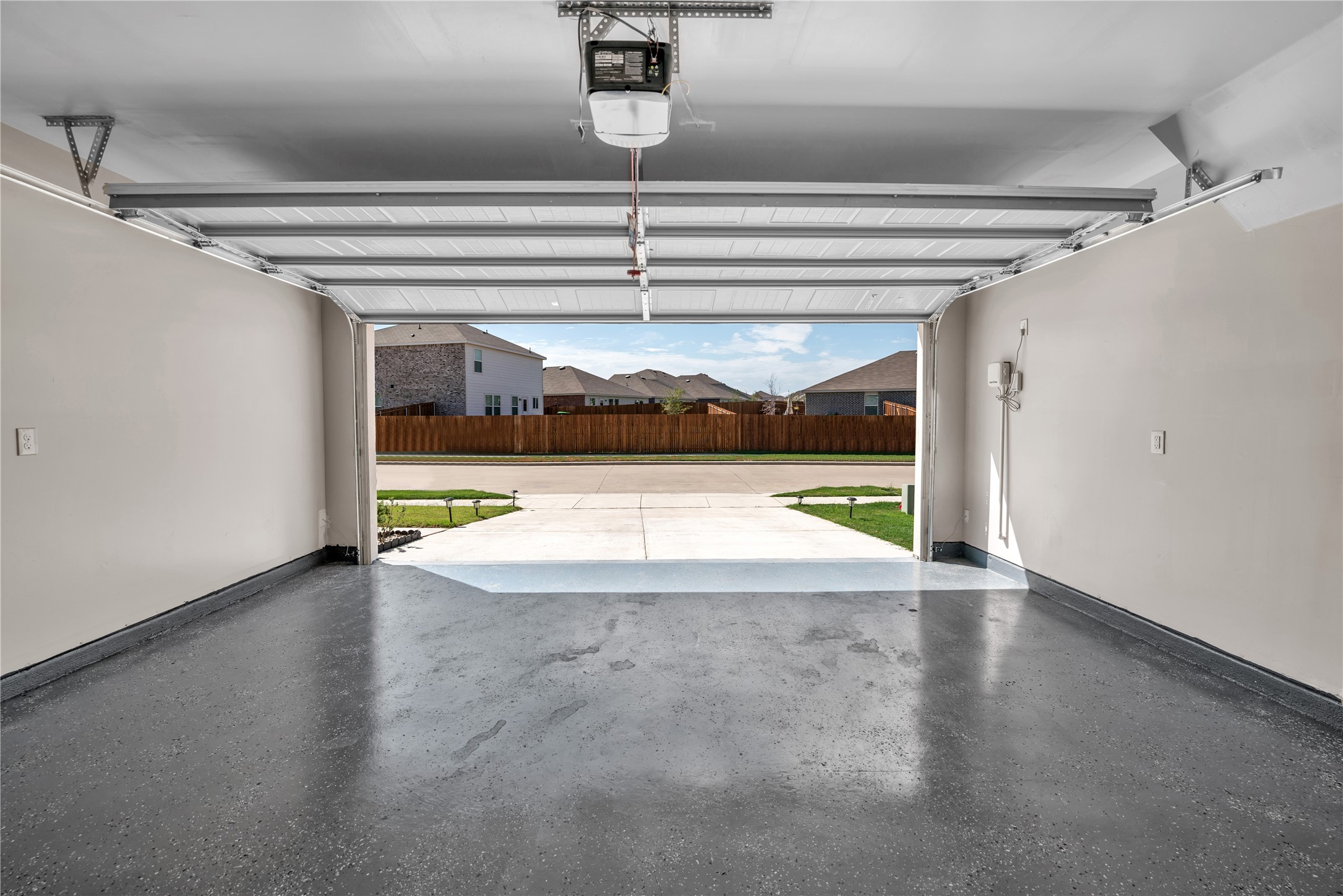 16008 Oracle Lane