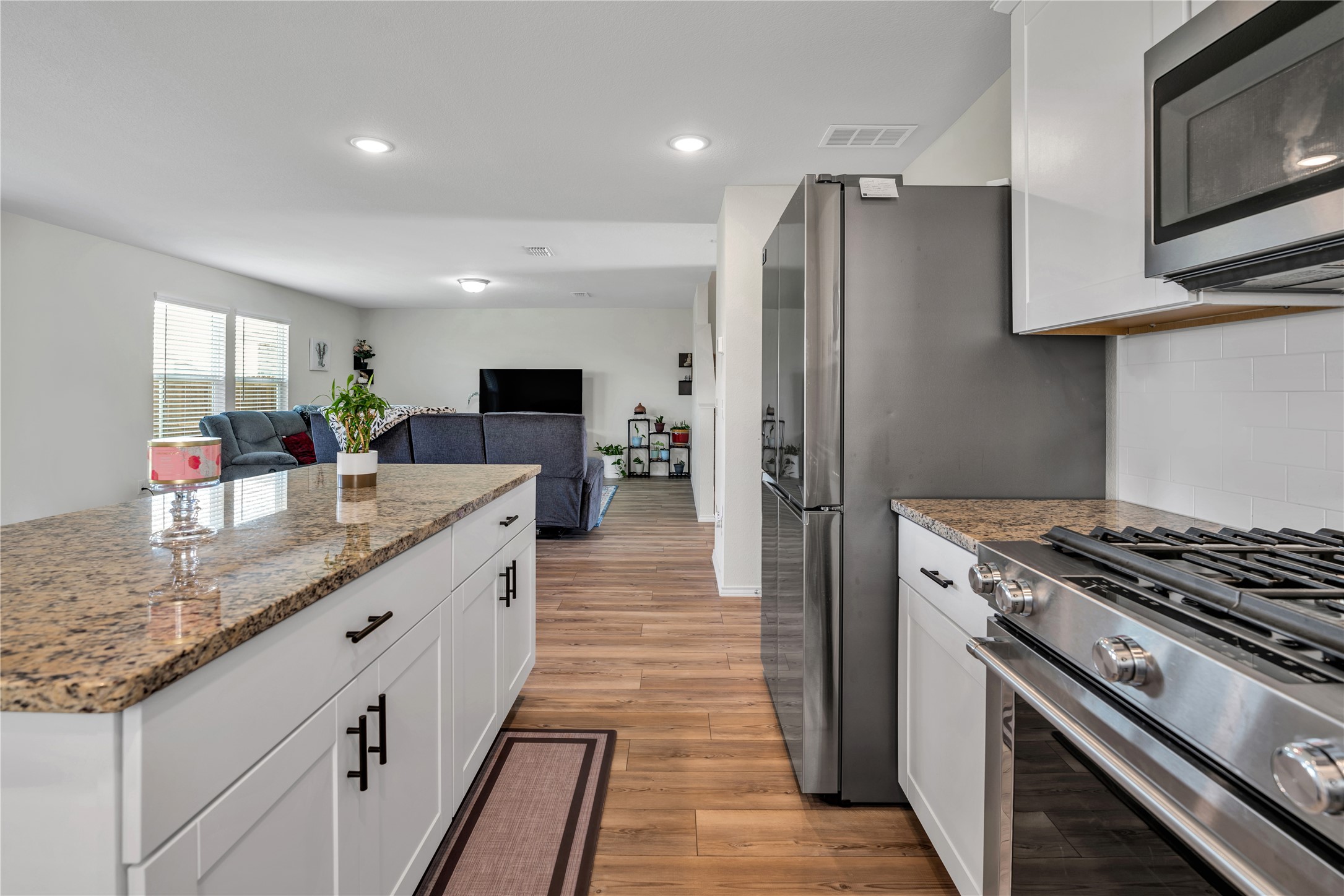 16008 Oracle Lane