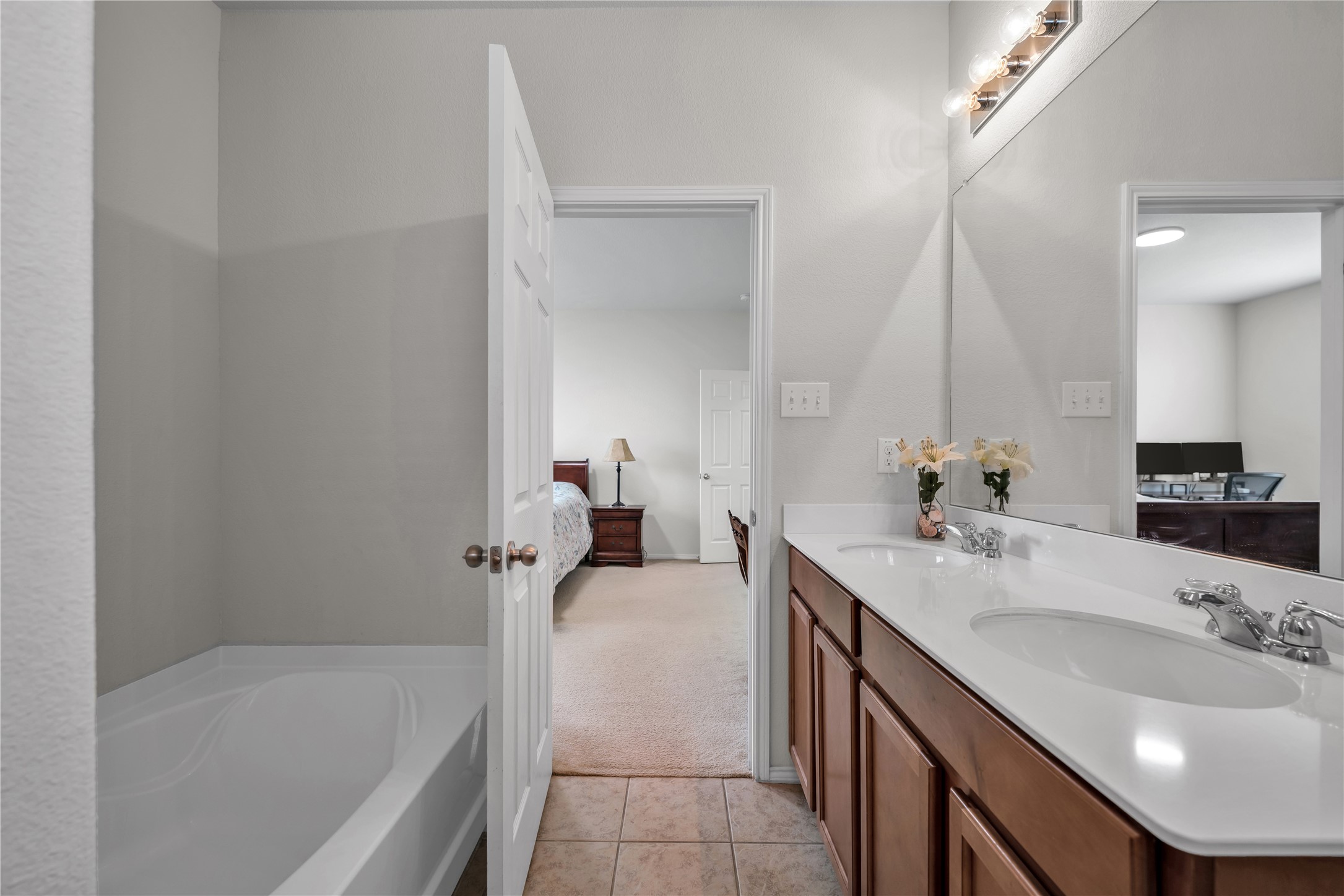 2336 Bermont Red Lane