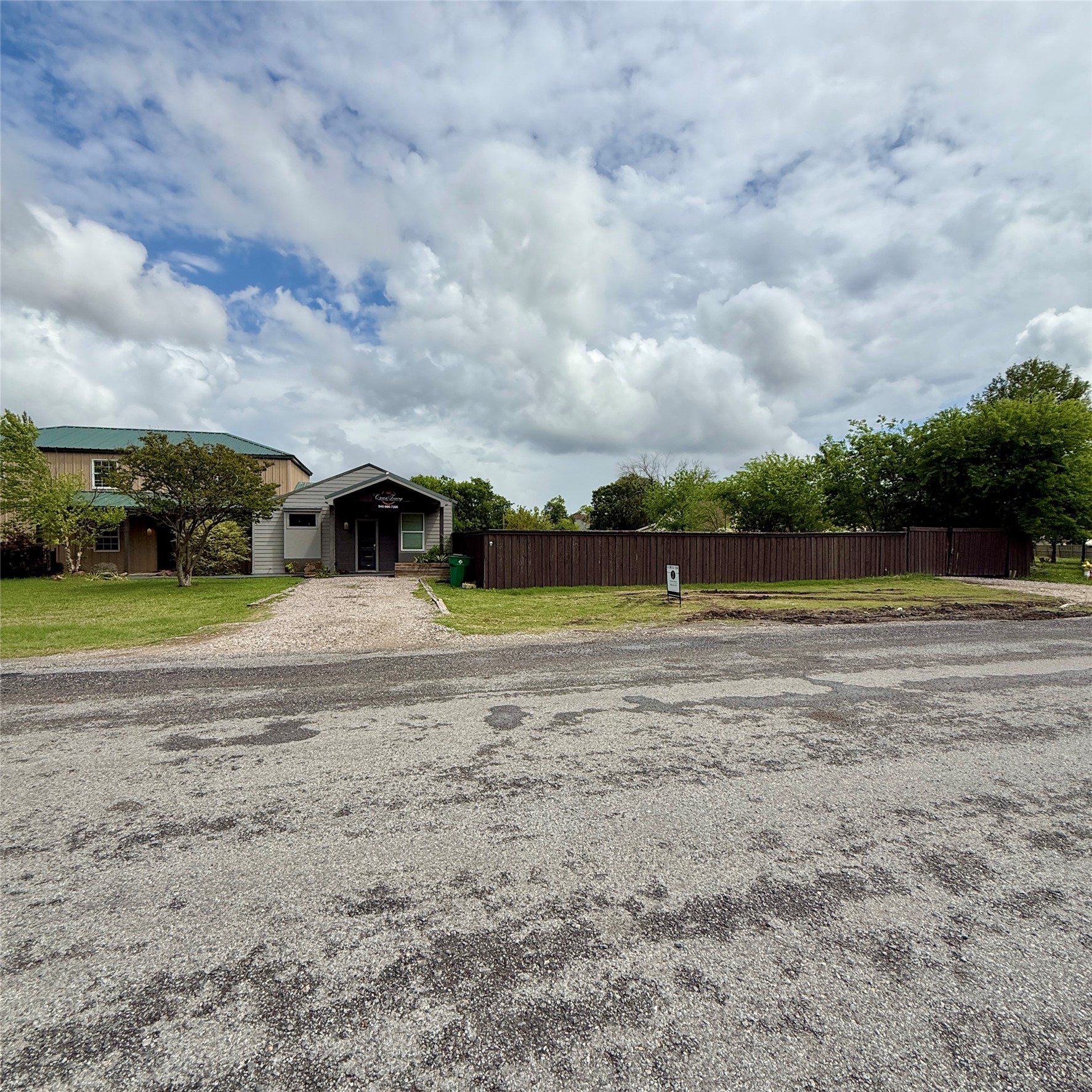 633 Rose Garden Dr, Unit #3