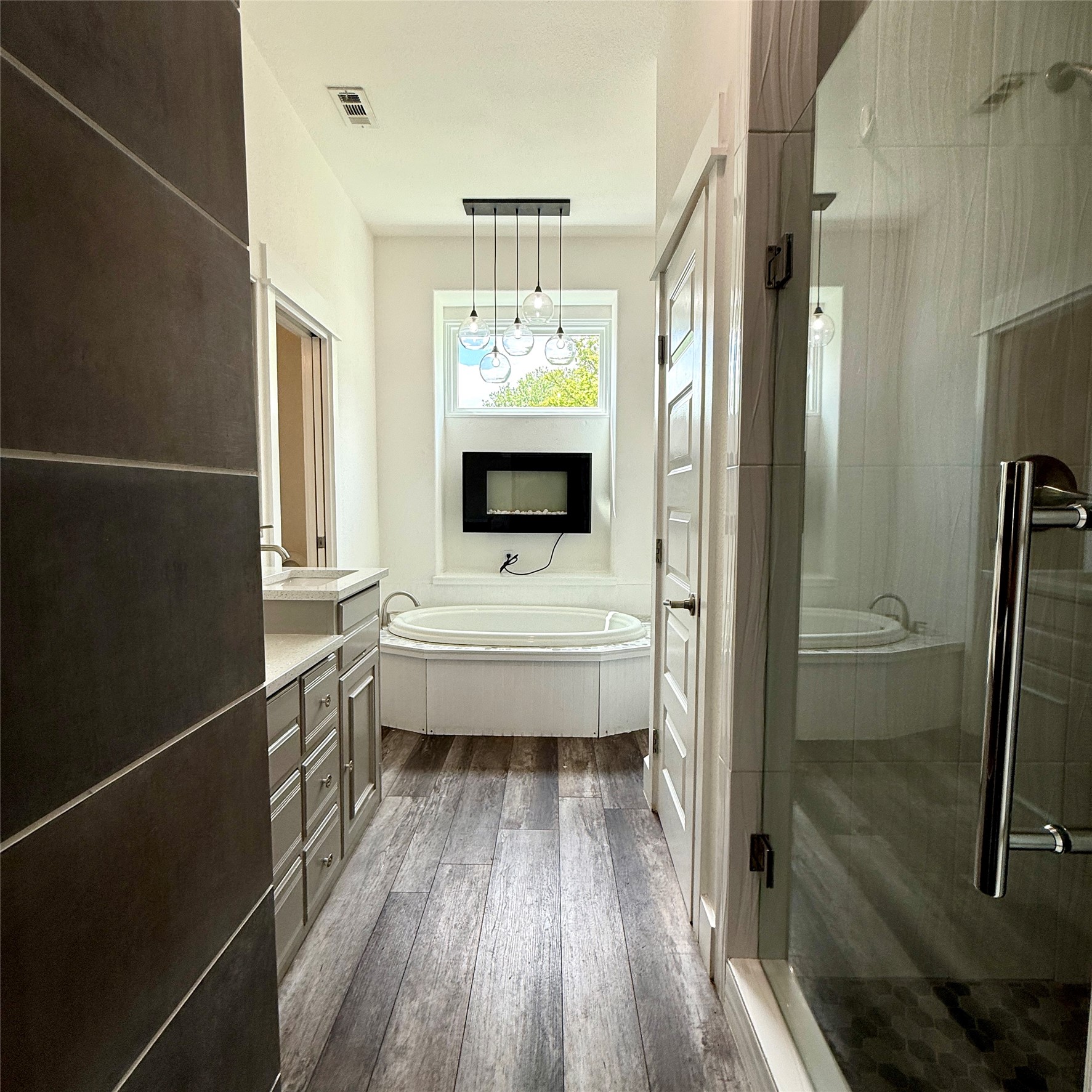 633 Rose Garden Dr, Unit #3