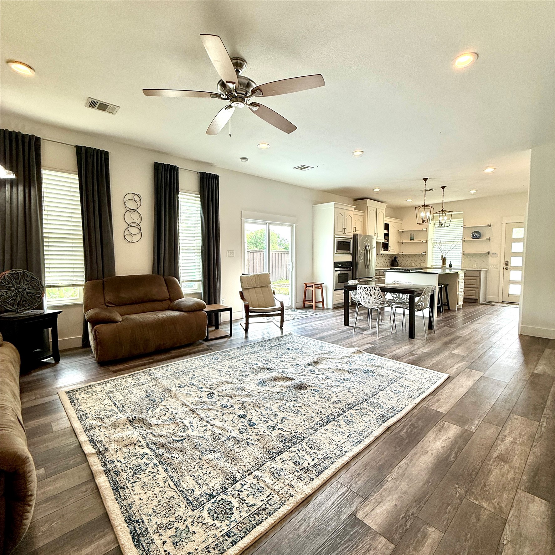 633 Rose Garden Dr, Unit #3