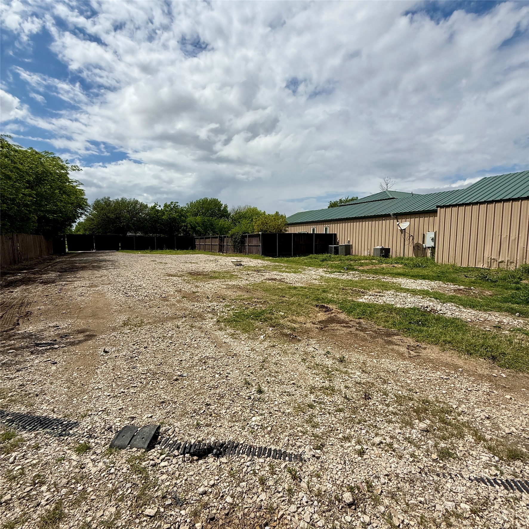 633 Rose Garden Dr, Unit #3