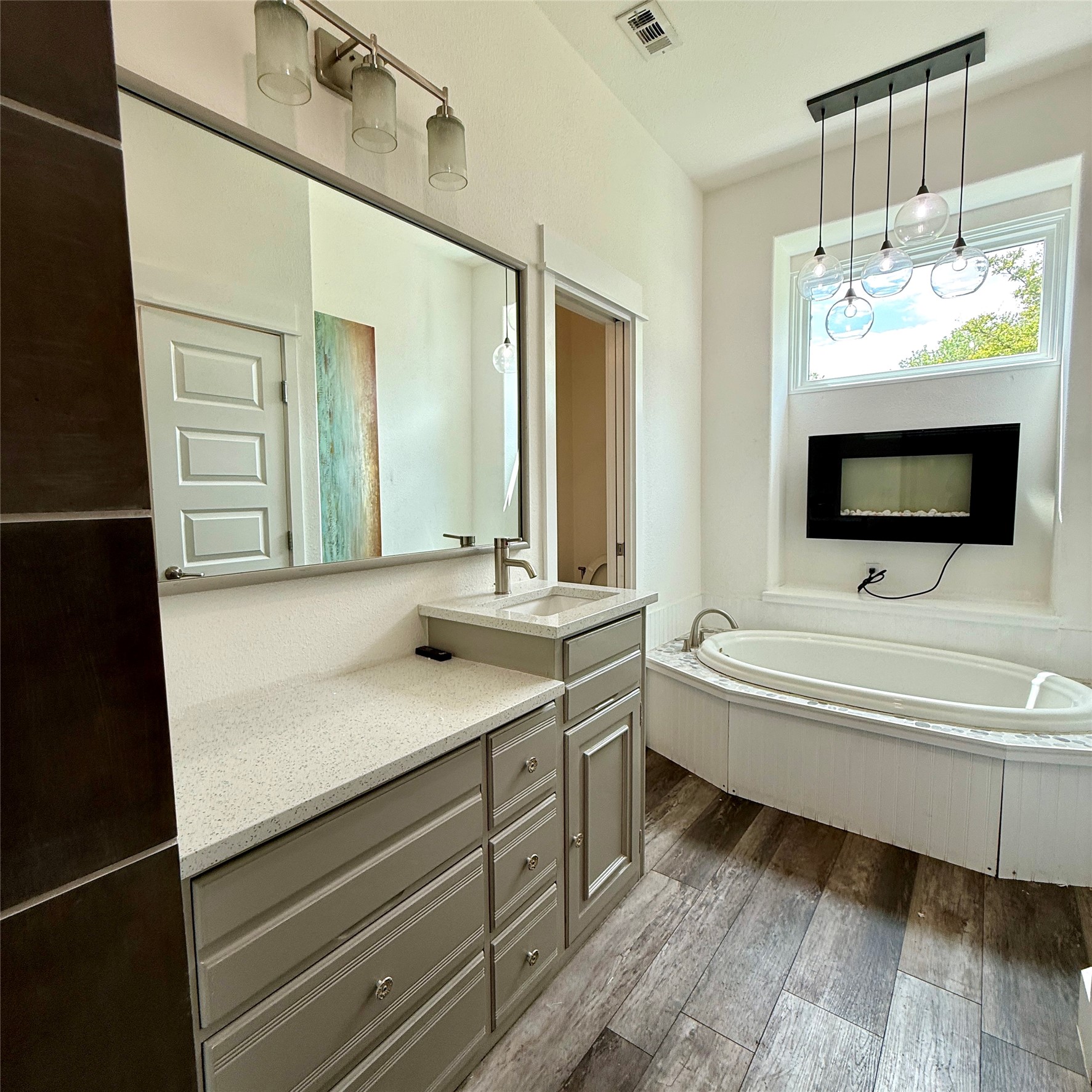 633 Rose Garden Dr, Unit #3