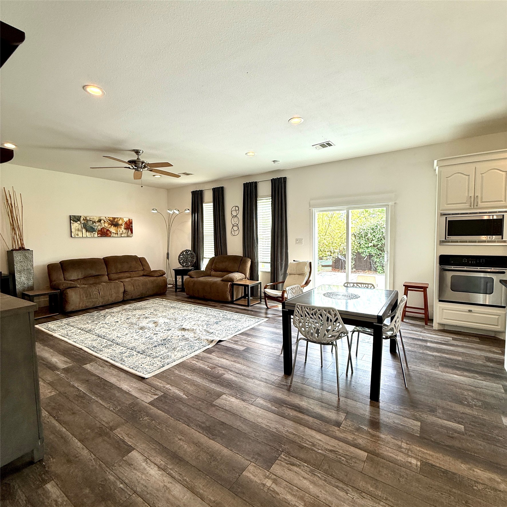 633 Rose Garden Dr, Unit #3