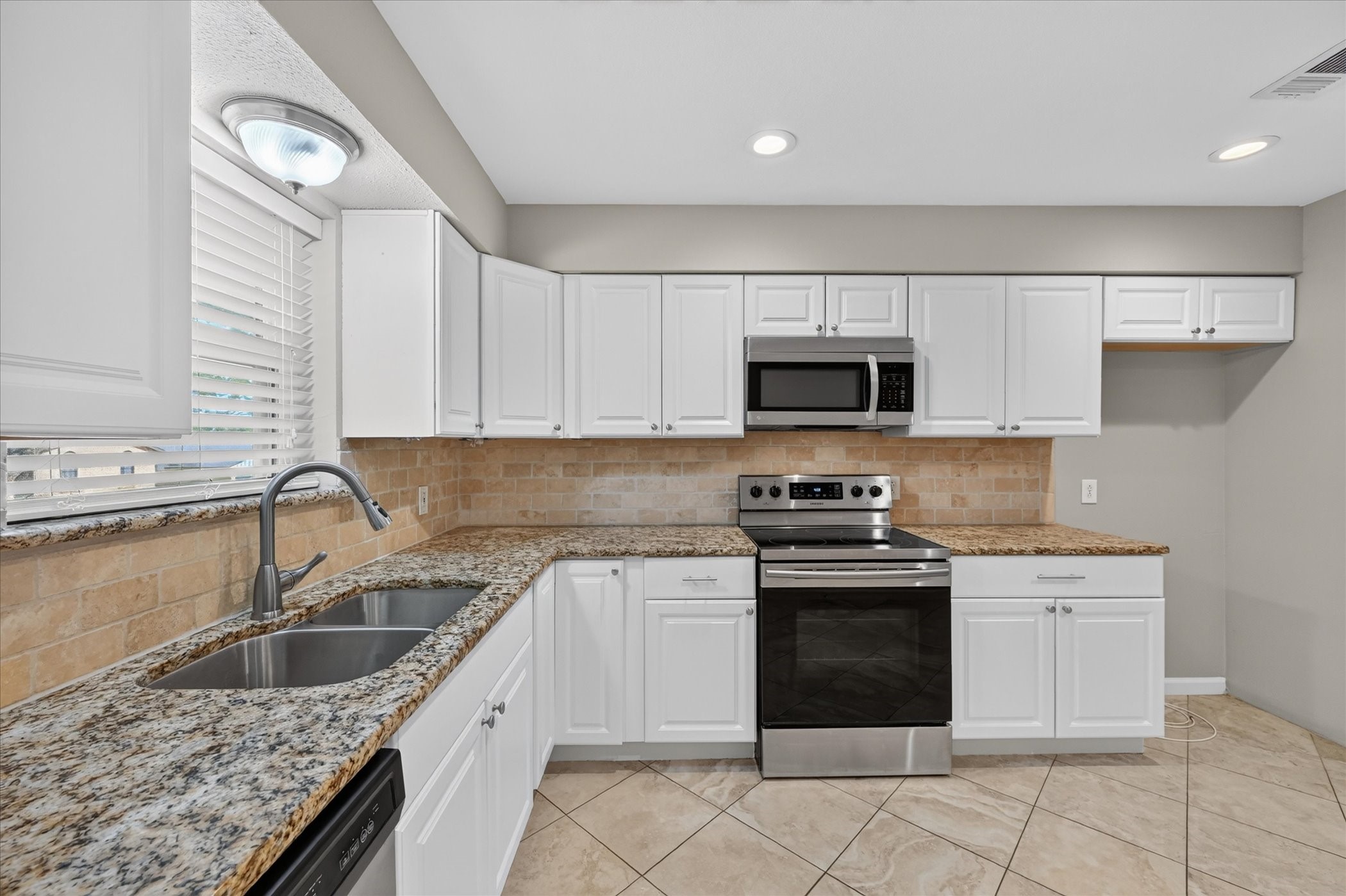 1121 Greendale Drive