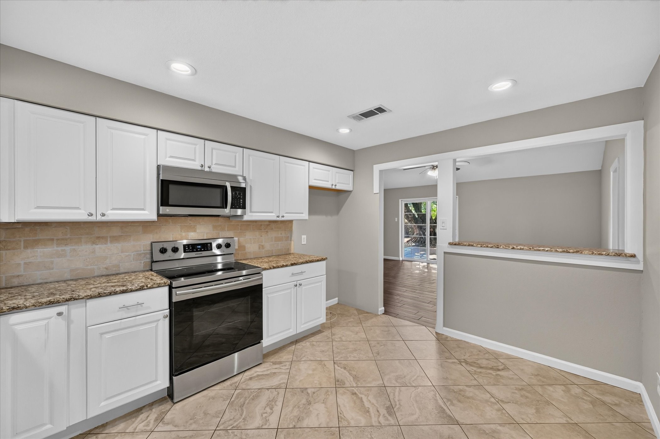 1121 Greendale Drive