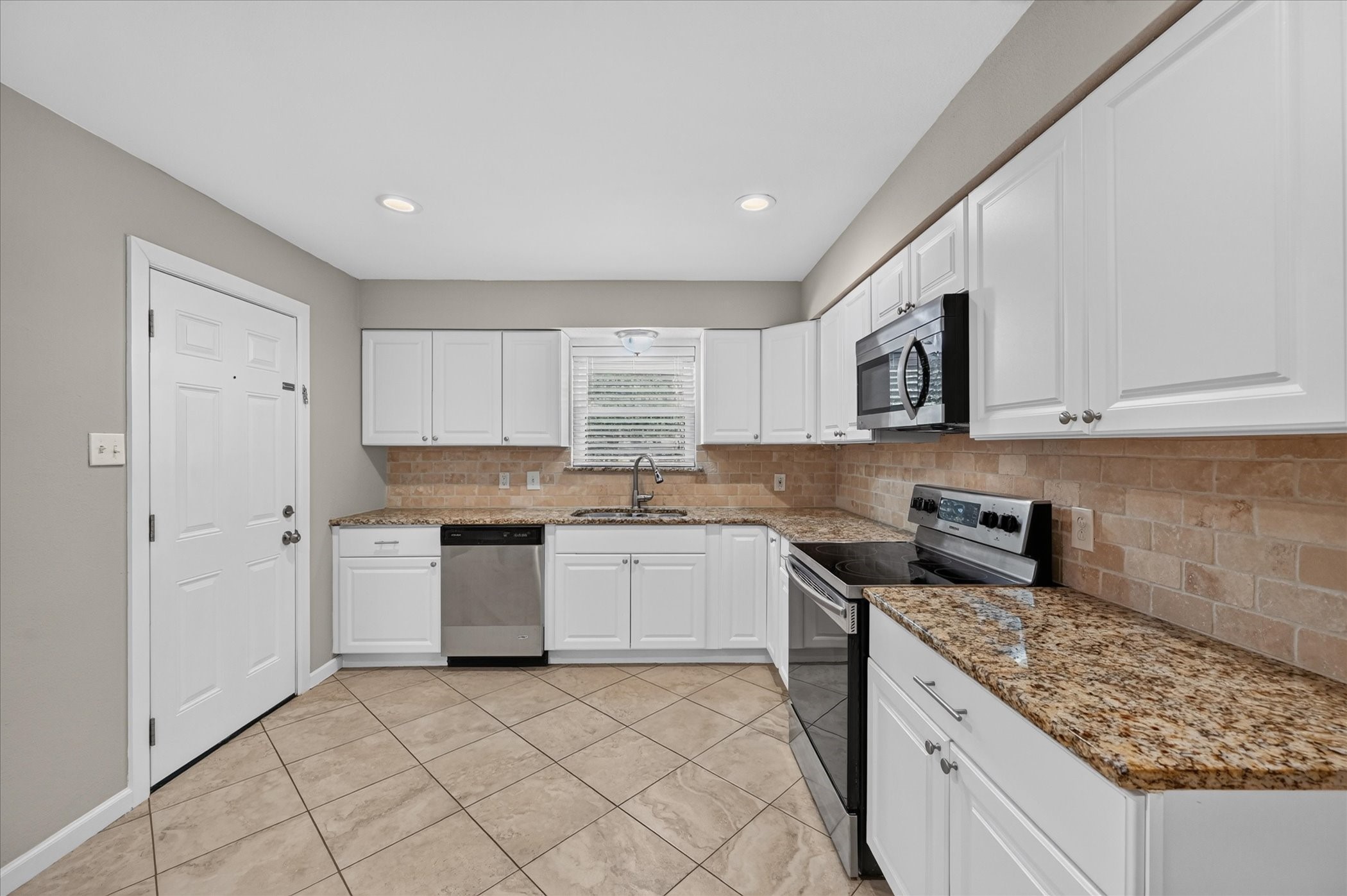 1121 Greendale Drive