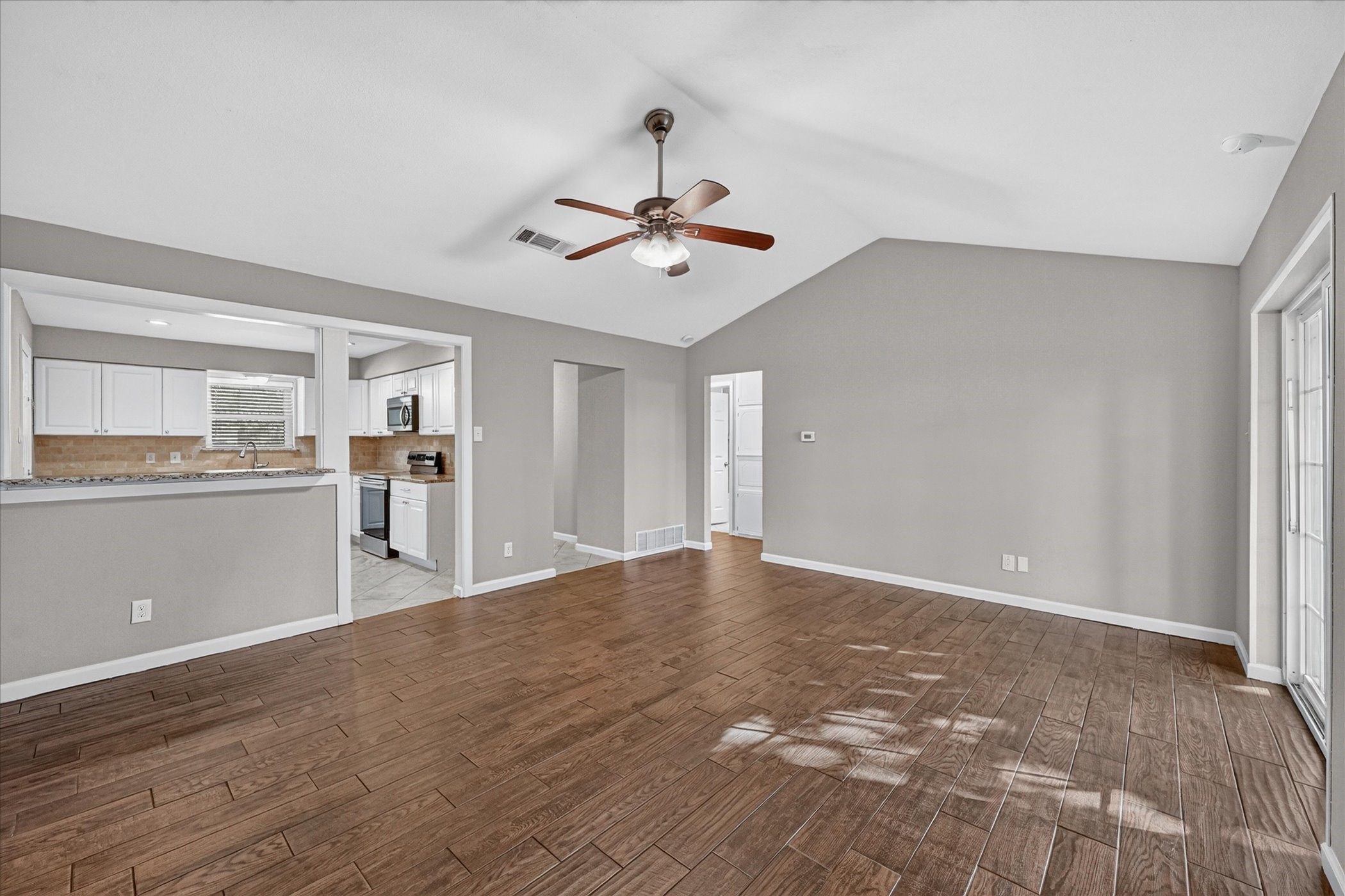 1121 Greendale Drive