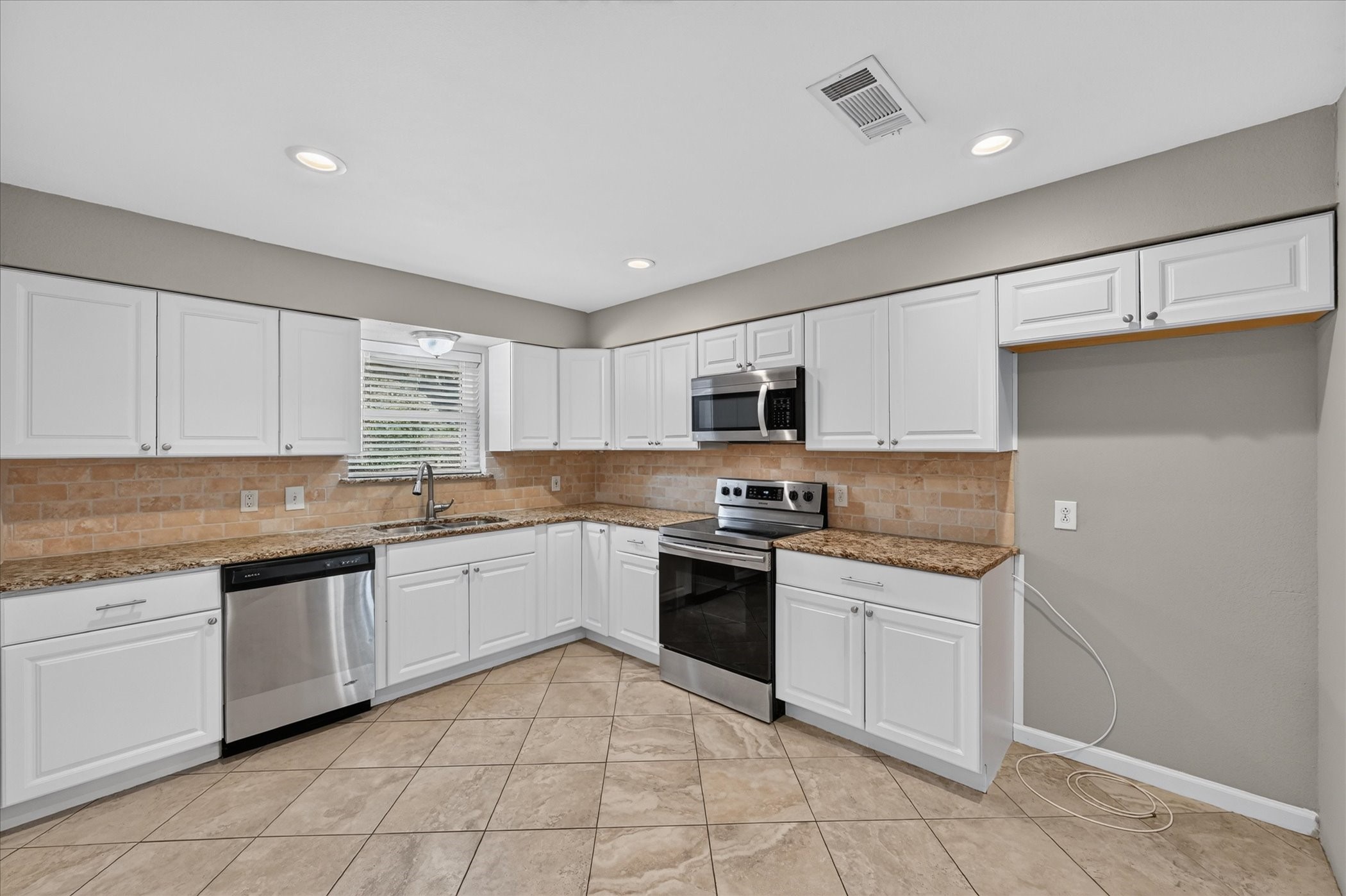 1121 Greendale Drive