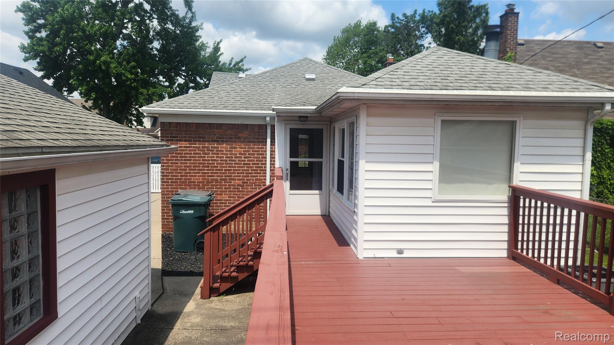 3335 Linden Street