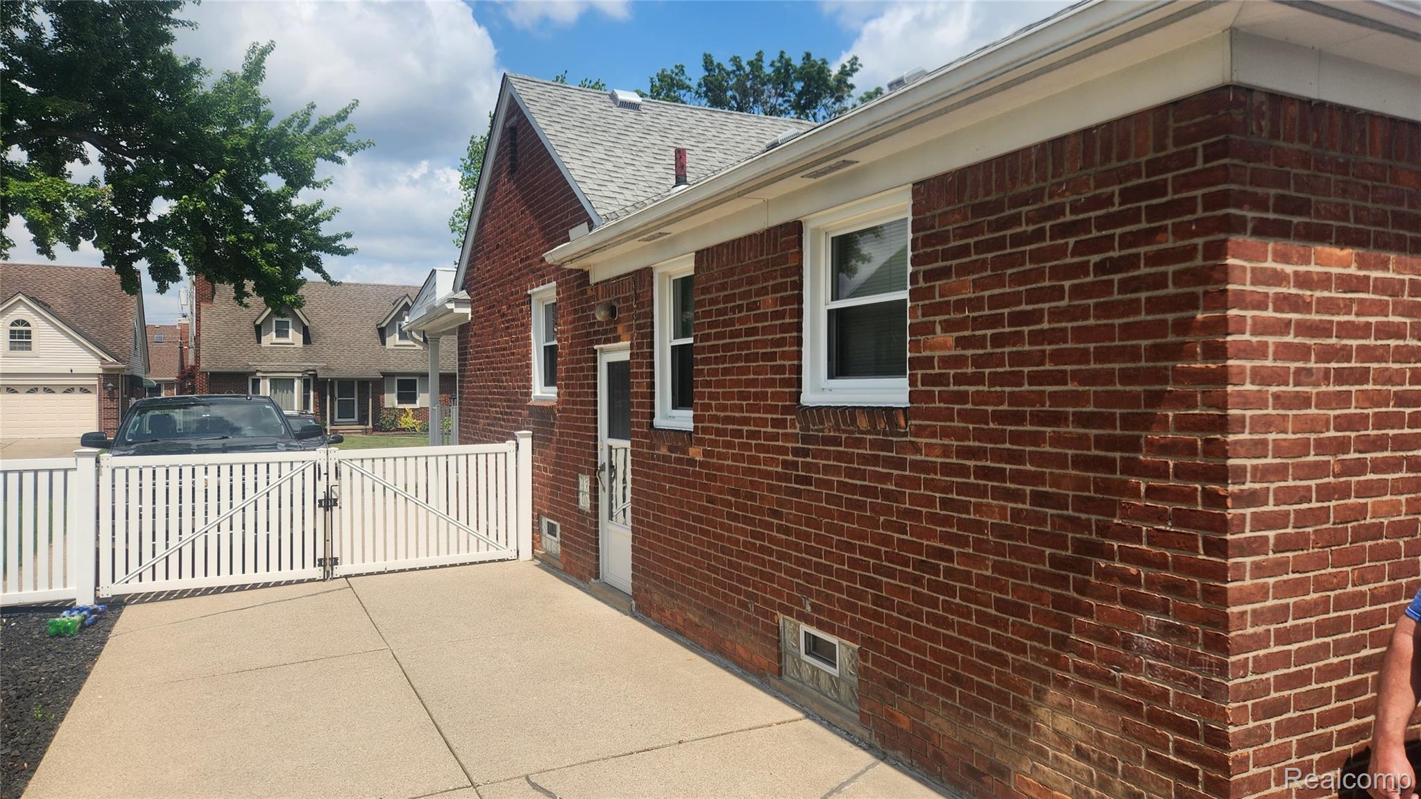 3335 Linden Street