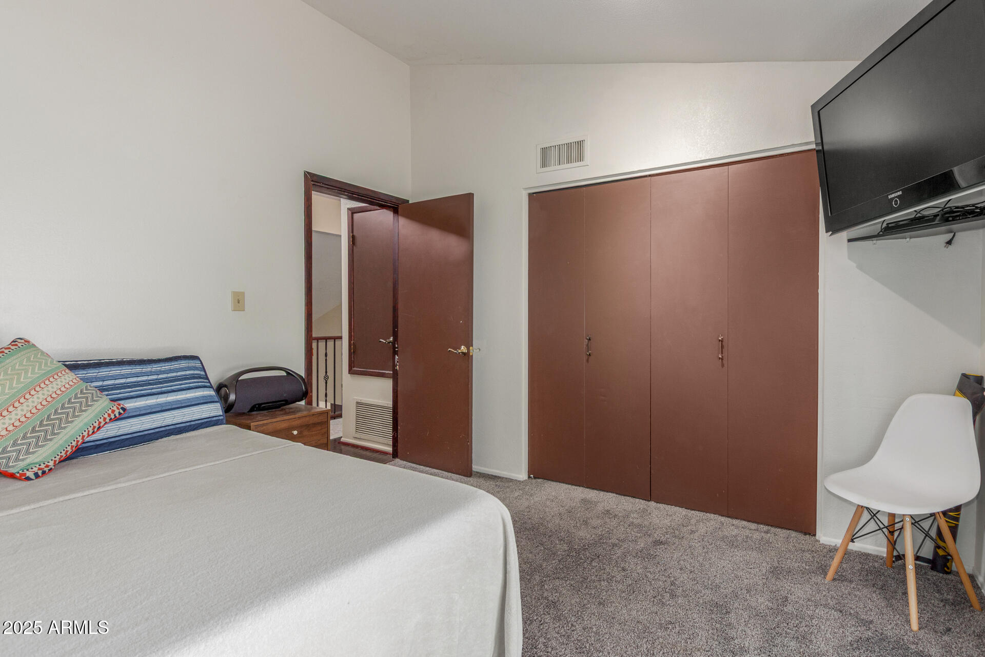 5617 S PIRATES COVE Road