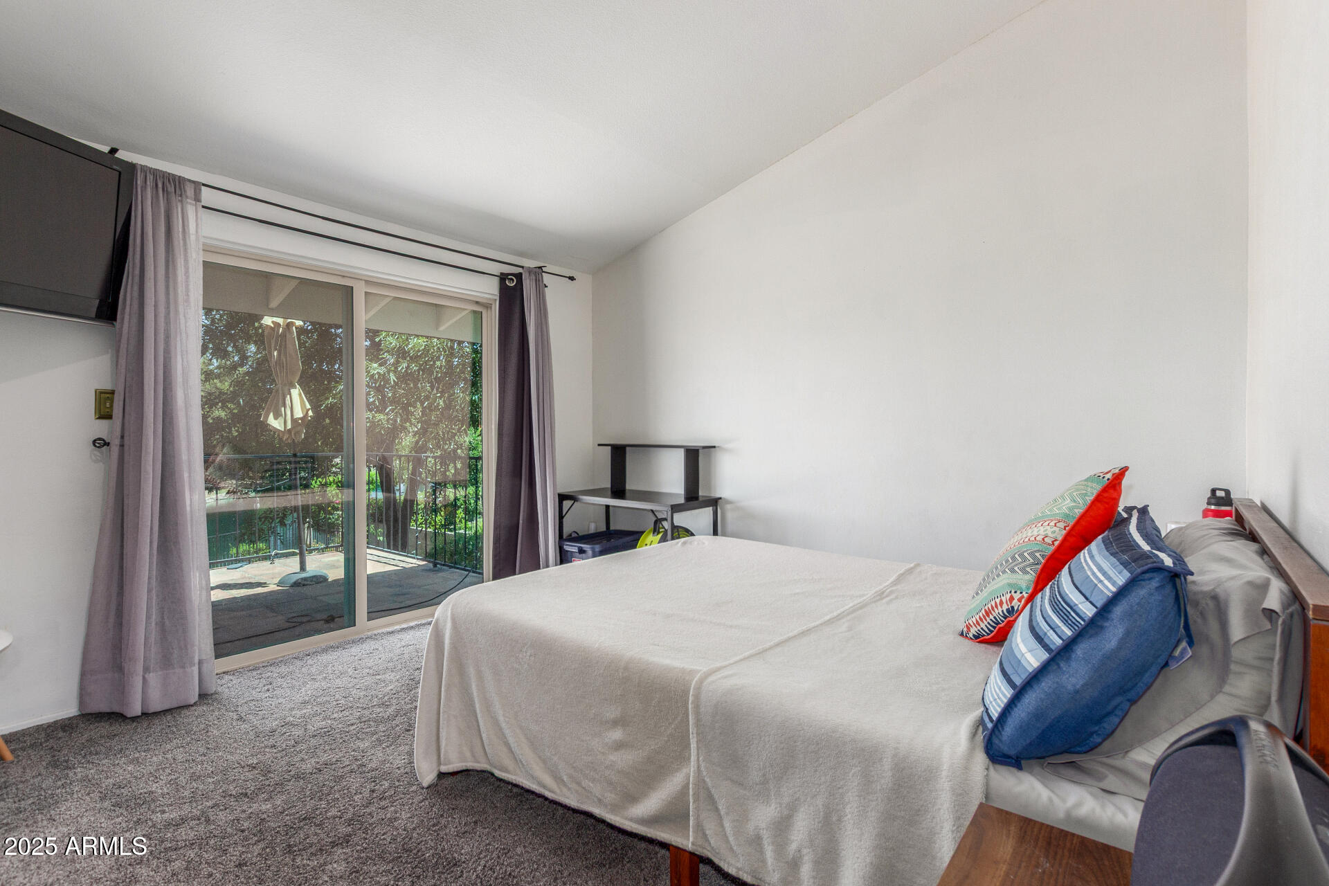 5617 S PIRATES COVE Road