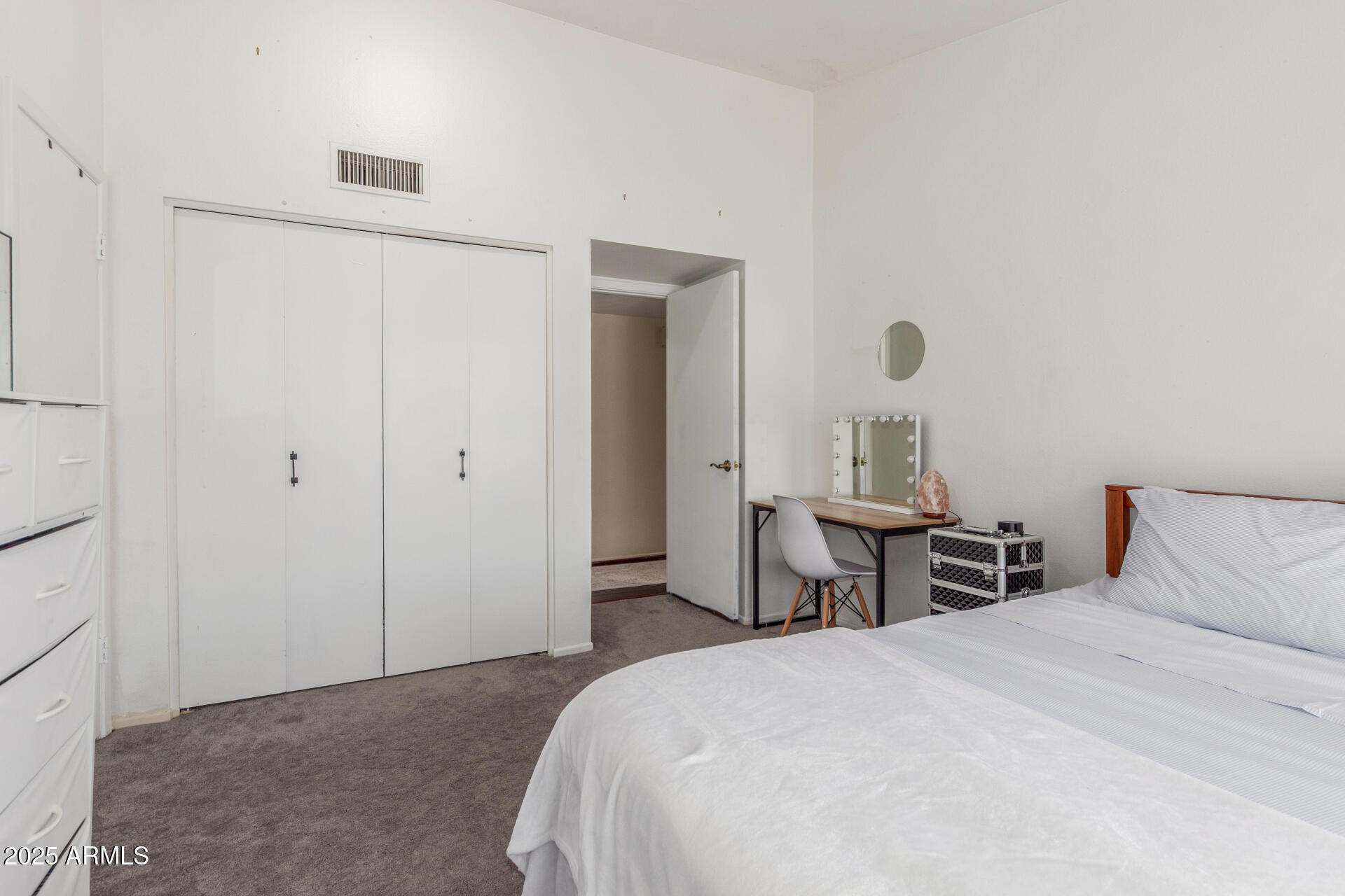 5617 S PIRATES COVE Road