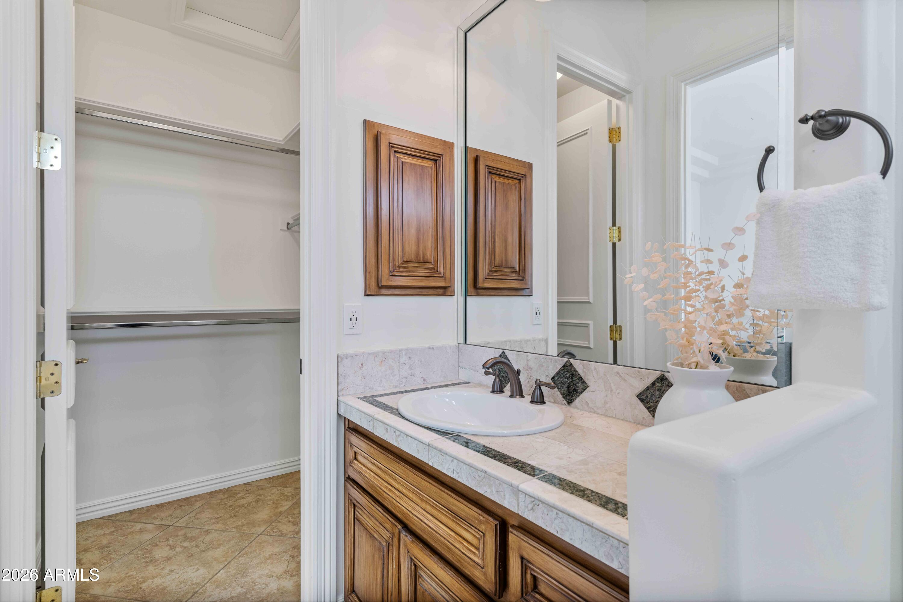 7126 E BLUEBIRD Lane