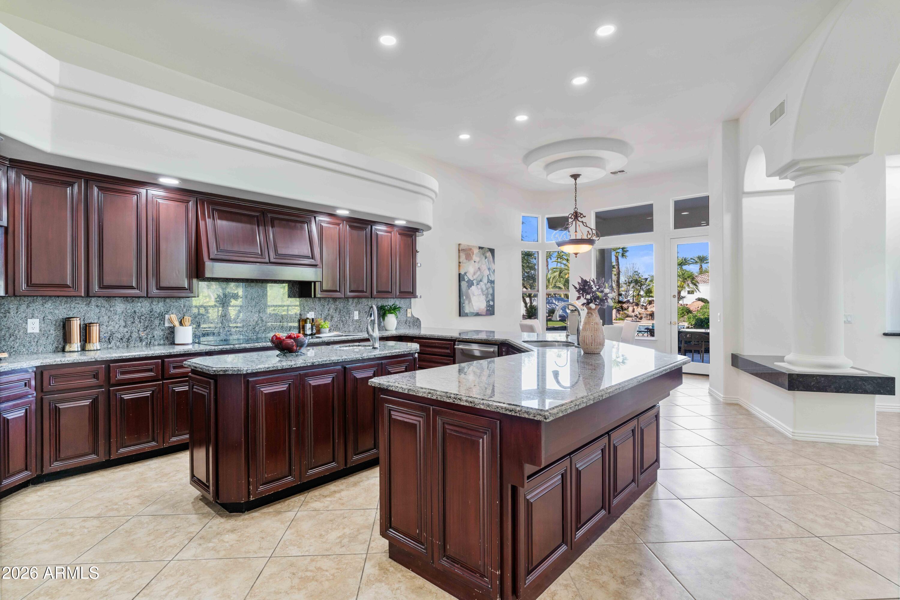 7126 E BLUEBIRD Lane