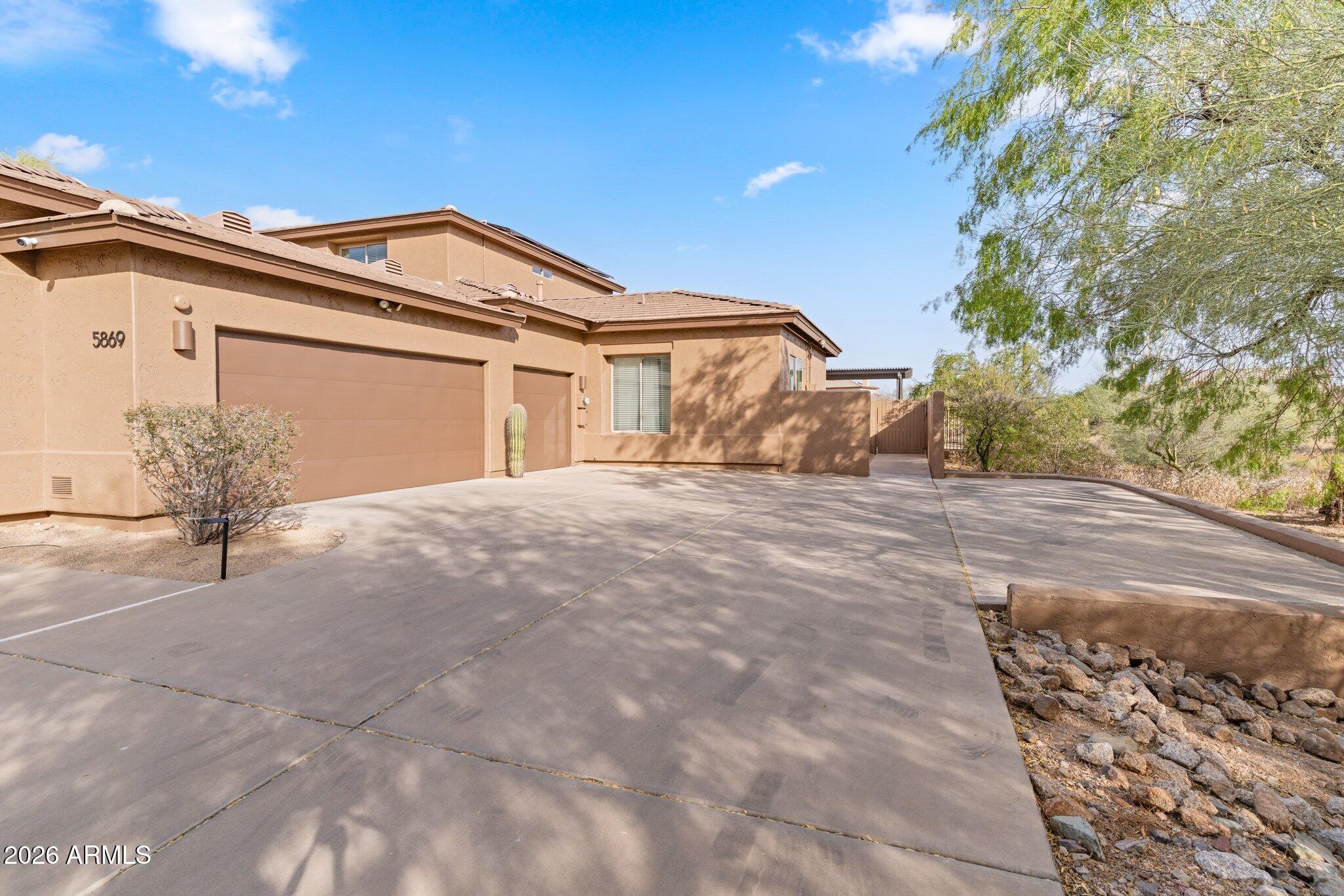 5869 E HEDGEHOG Place