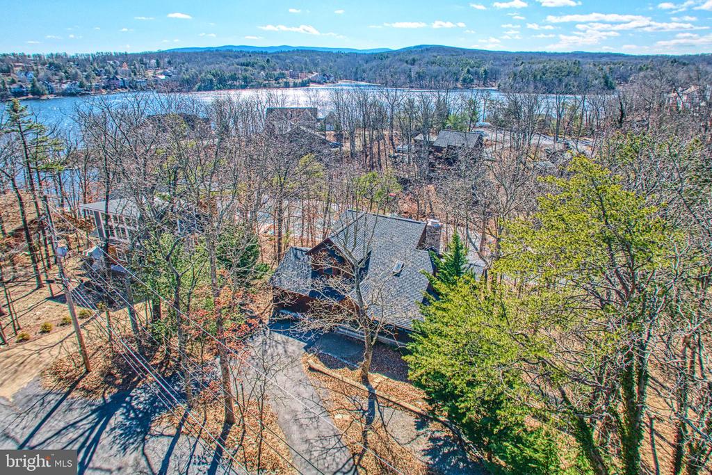 225 LAKEVIEW DRIVE