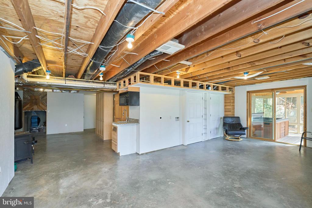 225 LAKEVIEW DRIVE