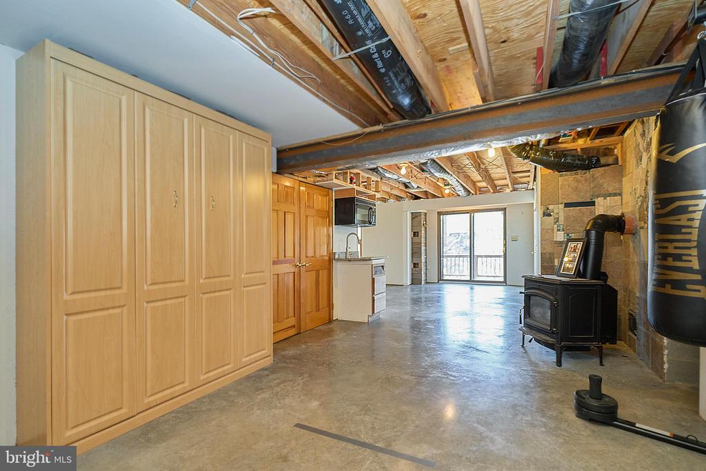 225 LAKEVIEW DRIVE