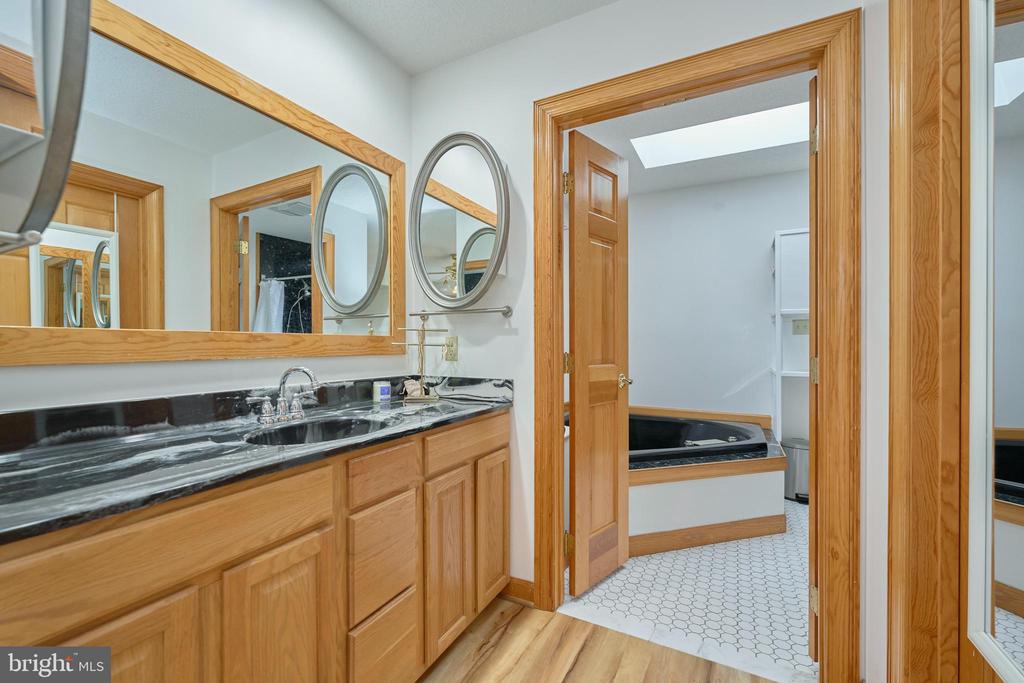 225 LAKEVIEW DRIVE
