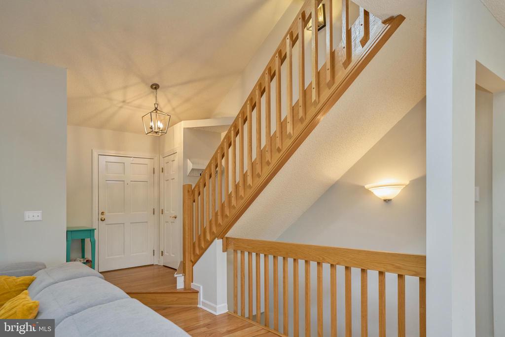 225 LAKEVIEW DRIVE
