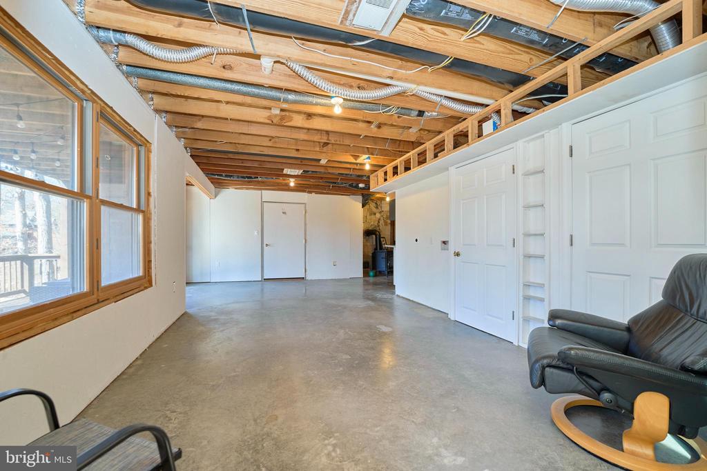 225 LAKEVIEW DRIVE