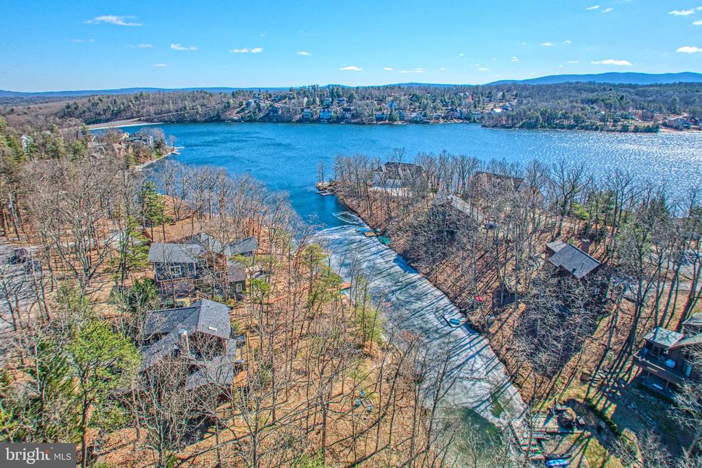 225 LAKEVIEW DRIVE