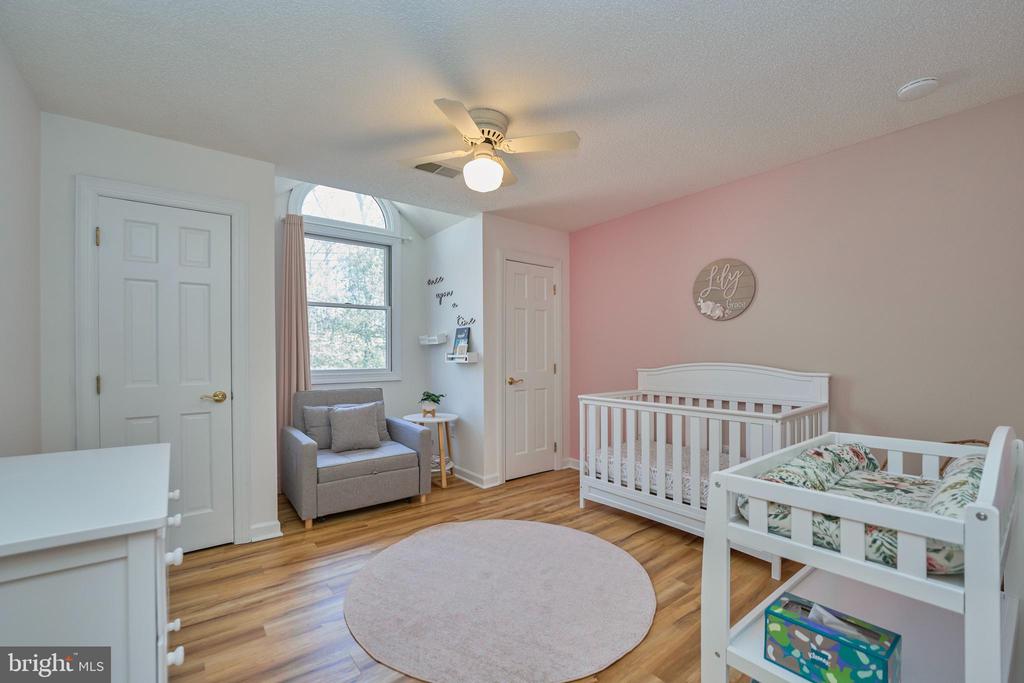 225 LAKEVIEW DRIVE
