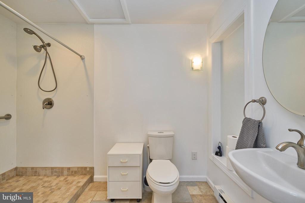 225 LAKEVIEW DRIVE