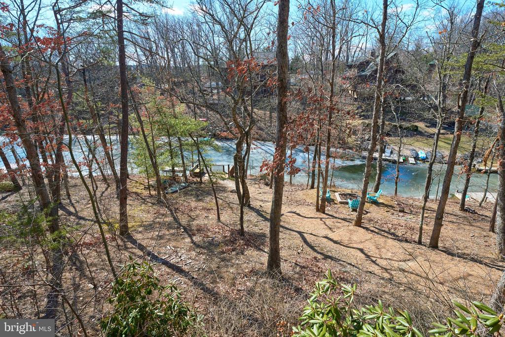 225 LAKEVIEW DRIVE