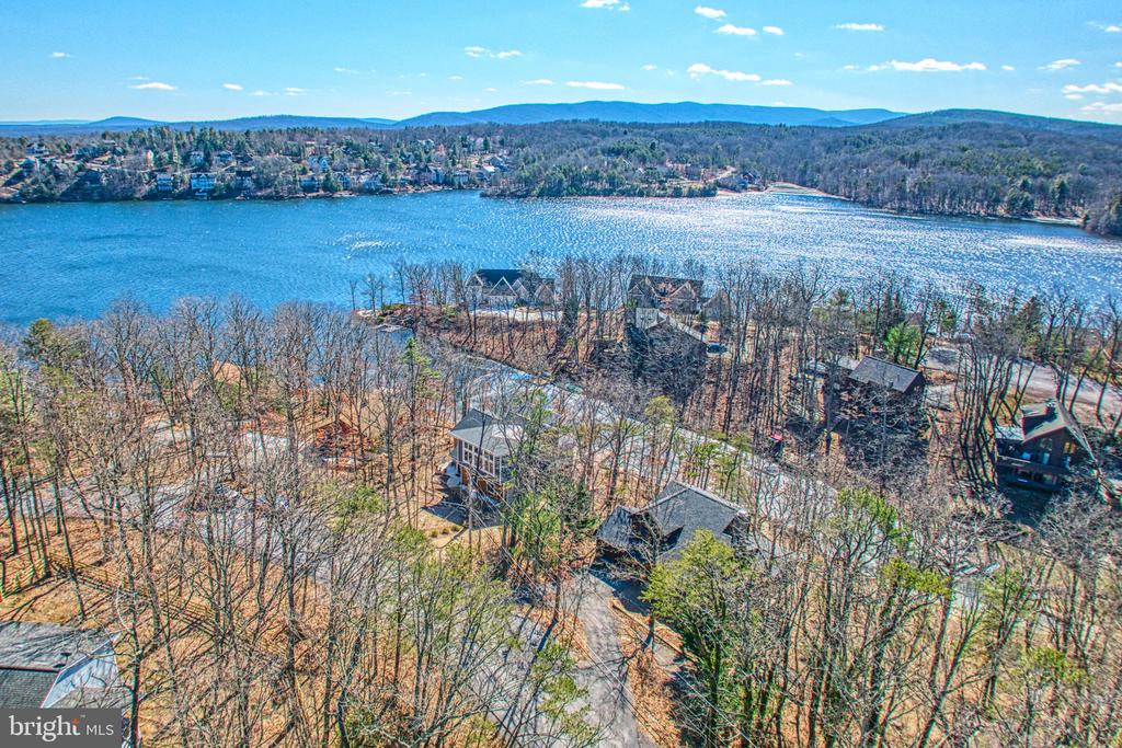 225 LAKEVIEW DRIVE