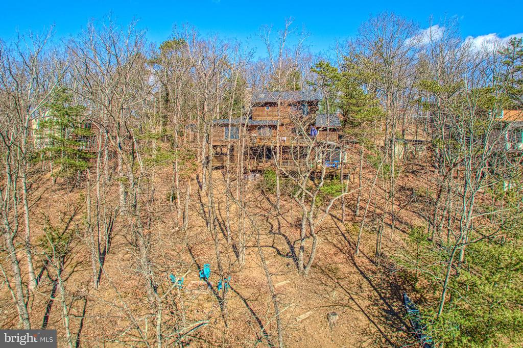225 LAKEVIEW DRIVE