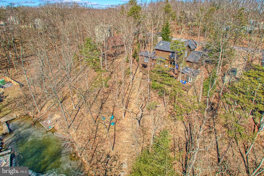 225 LAKEVIEW DRIVE