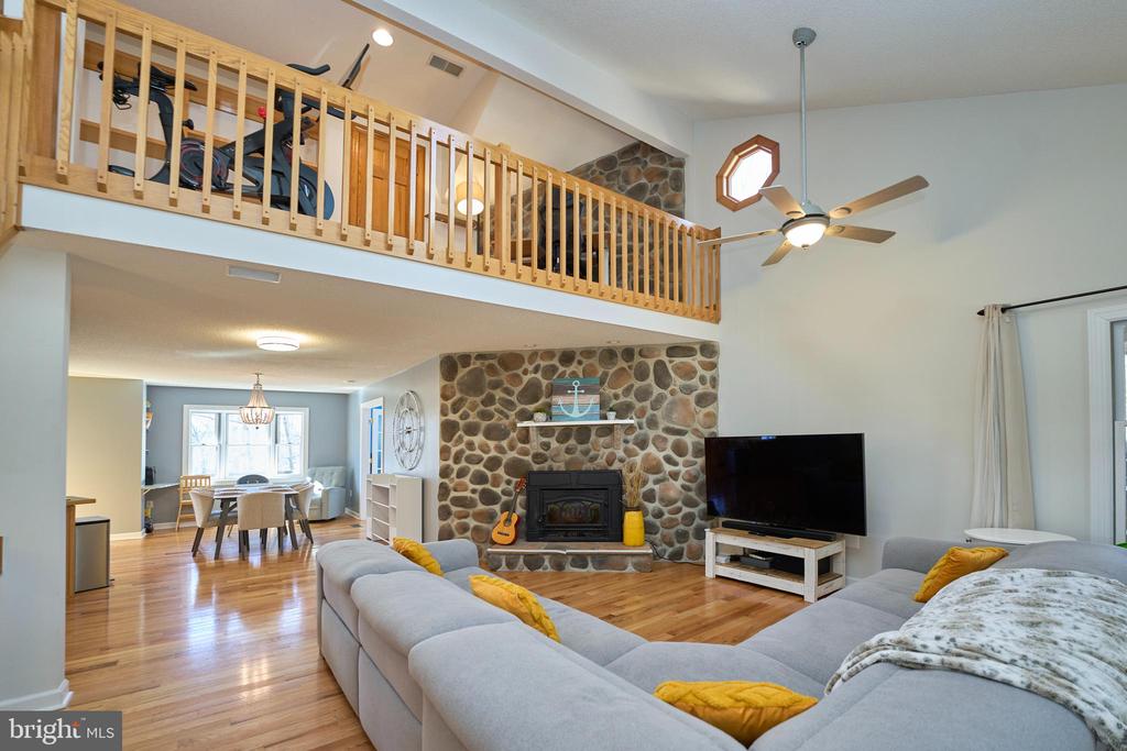 225 LAKEVIEW DRIVE