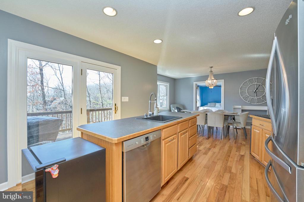 225 LAKEVIEW DRIVE