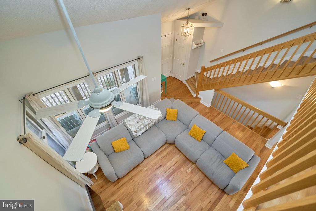 225 LAKEVIEW DRIVE