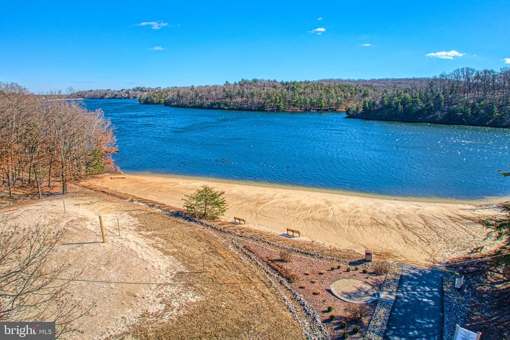 225 LAKEVIEW DRIVE