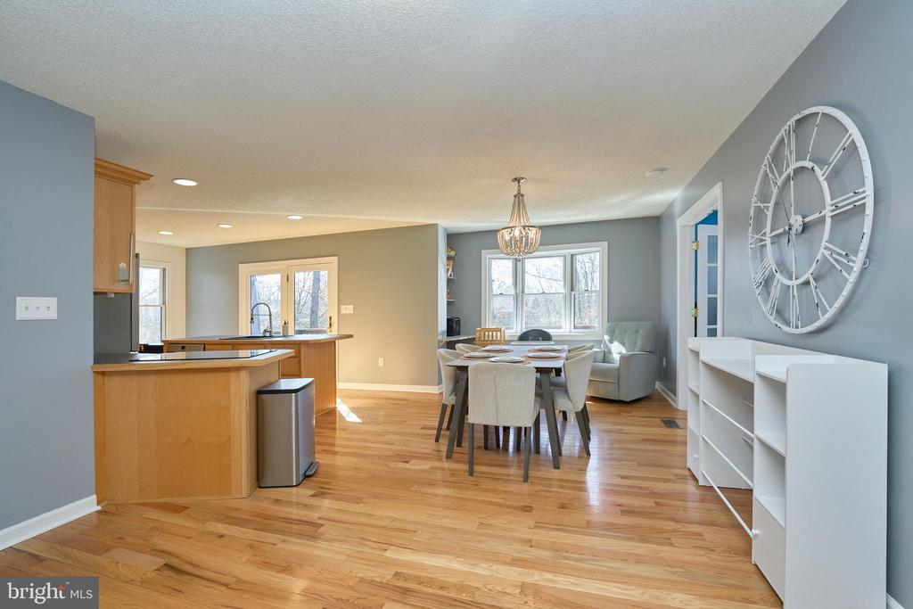 225 LAKEVIEW DRIVE